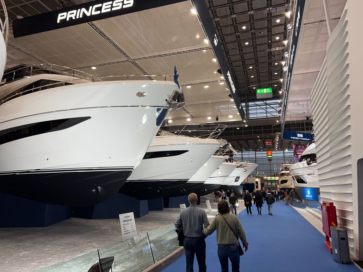 digitalfrance's tweet photo. Jour 5 au salon boot Düsseldorf. Venez rencontrer l'équipe de Digital Yacht ! Nos équipes vous présenteront nos produits à la pointe de la technologie et saurons vous orienter vers ceux adaptés à vos besoins. Au stand D07 Hall 10.🧭🛥️ #boot2024 #bootDuesseldorf #bootDüsseldorf https://t.co/4DY5FQ4el2