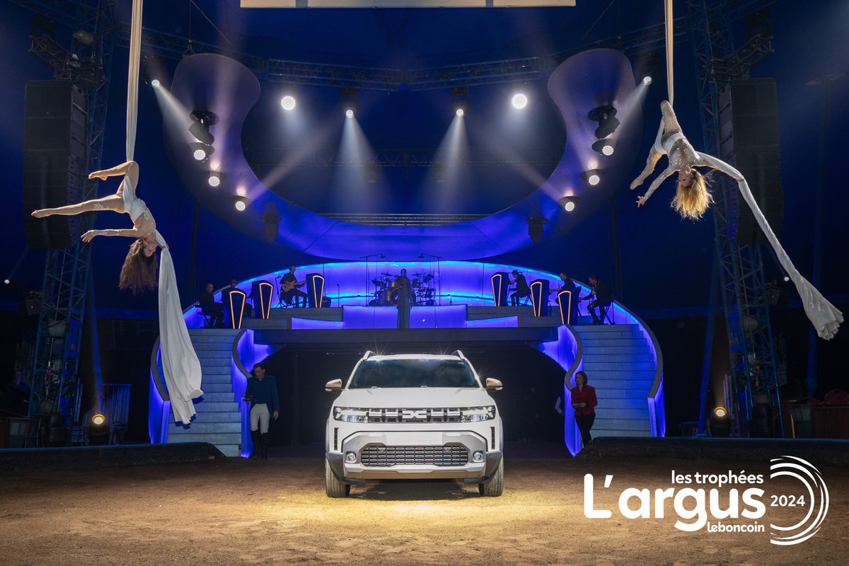 renaultgroup's tweet photo. 🏆 #Renault et #Dacia remportent 3 prix lors de la 31e édition des Trophées de L’Argus !
• Twingo E-Tech Electric Prototype remporte le prix spécial du jury aux Trophées de l’Argus 2024 devant 11 concurrents.
• Nouveau Dacia Duster décroche le Trophée de la nouveauté.
• Dacia Sandero remporte le prix de la bonne occasion – Leboncoin.