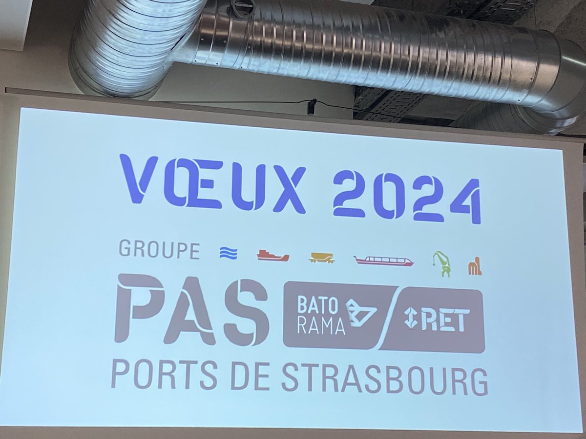 Toutes les équipes de @PortsStrasbourg sont réunies ce matin à Kaleidoscoop pour des vœux sous le signe du #transfrontalier, de l’innovation, de la créativité… Le Port est une chance pour notre métropole, face aux enjeux de #transitionécologique et #transitionEnergetique !