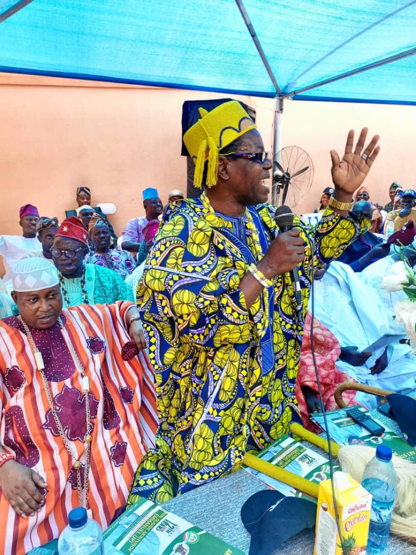 AktVoice's tweet photo. AKT STRATEGY SUPPORT PROGRAM AKT-SSP

The traditional leaders present at the event were; Oba Onilagun of Lagun, Olodo-Oba of Odo-Oba, Ololorunda of Olorunda, Onilalupon of Lalupon, Alapatere of Apatere, onijagun of Jagun and Onikajola of Kajola. https://t.co/FVszawXLh6
