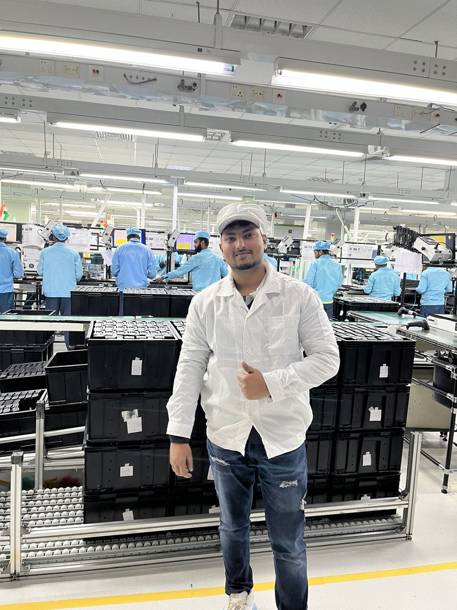 ritikkumar13k's tweet photo. A sneak peak into Realme factory 👀

Realme 12 Pro series in the making 💯

#realme12Pro5G #realme12ProPlus5G #realme12ProSeries5G #realme https://t.co/fO8xwevG96