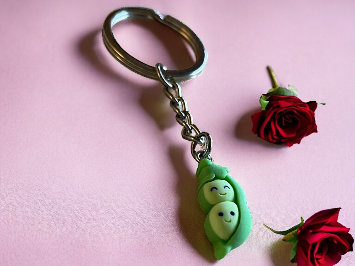 fernlcreations's tweet photo. Cute 2 Peas in a Pod Keyring- £5.85 in the Valentines Sale 🌹

https://t.co/P4dZUYX3tQ

#Fighter #ValentinesDay #valentinesdaygifts #peasinapod #keyring #etsy #valentinesday2024 #Valentines2024 #peas #roses #giftforher #CoupleGoals #couples #cute #keychain #uk #jewellery https://t.co/l5MpjIZAlg