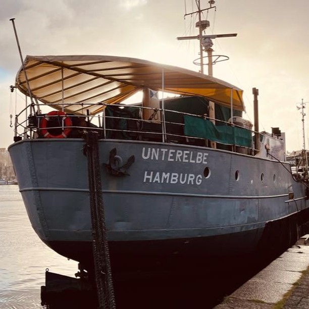 All aboard Unterelbe, a cargo ship built in 1913, and our next south east London venue.

You'll find her moored in Canary Wharf with precious cargo, the poets for our next edition of Gravy! 

Gravy #4 is coming, see you on board the The Goode Theatreship Gravye in 4 weeks!
