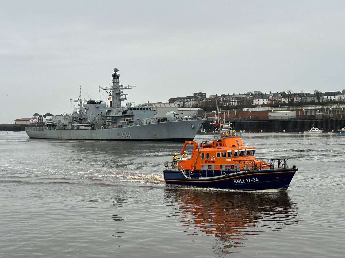 Today we had the absolute pleasure of escorting @RoyalNavy ship #HMSNorthumberland into the Tyne. Always a privilege to shadow her into her adopted port. Enjoy your stay! @RNLI