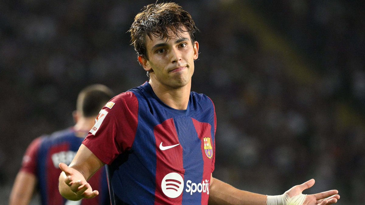 Mario___RM's tweet photo. Hablemos de Joao Félix:

- Costó 127 millones al Atlético.
- Fracasa y pone la excusa del Cholo.
- Fracasa también en el Chelsea.
- Ficha por el Barça y nos venden que va a recuperar su nivel.
- Marca 3 goles en 4 meses.
- Celebra un gol contra su equipo.
- Besa el escudo para que lo fichen.
- Es suplente de un chaval de 16 años.

El jugador más sobrevalorado que he visto.