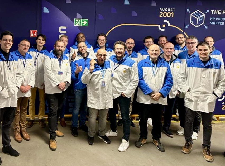 DibFrance's tweet photo. 🏭 Visite fascinante à l'usine @Foxconn_Czech de Kutna Hora avec nos partenaires @HP_France et @AMD_France ! @HP sous-traite au groupe Foxconn l’assemblage et les tests de serveurs, châssis et baies, jusqu’aux Superdome. https://t.co/ITmlSD1G6H