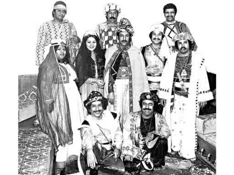 الحديث عن المسرح في الكويت هو حديث ذو شجون فنحن نملك الطاقه الشابه والقوه المبدعه لتكمله مشوار مؤسسين المسرح الكويتي الذي ولد عملاقا.
هي دعوه لاصحاب القرار لاطلاق يد المبدعين لترسيخ هذا الدور الثقافي المهم.
تابعونا الليله في #ليالي_الكويت