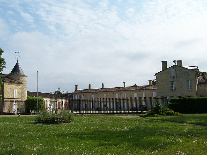 MonumentumFr's tweet photo. Château de Portets à #Portets (#Gironde) Le château est implanté sur le site de l'ancienne forteresse des seigneurs de Gascq, à la pointe d'un éperon s'avançant dans les palus comblés au XIXe siècle. Partiellem...
Suite 👉 https://t.co/lESwWpVp3f
#Patrimoine #MonumentHistorique https://t.co/dMC5X988nS