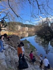 CollegeGouy's tweet photo. Un grand merci aux élèves de l'internat @CollegeGouy qui ont ramassé hier des déchets aux abords de l'établissement et sur les bords de la Volane sur la commune de Vals les Bains.

#parcourscitoyen @Dsden07 https://t.co/IYMVH9nnig