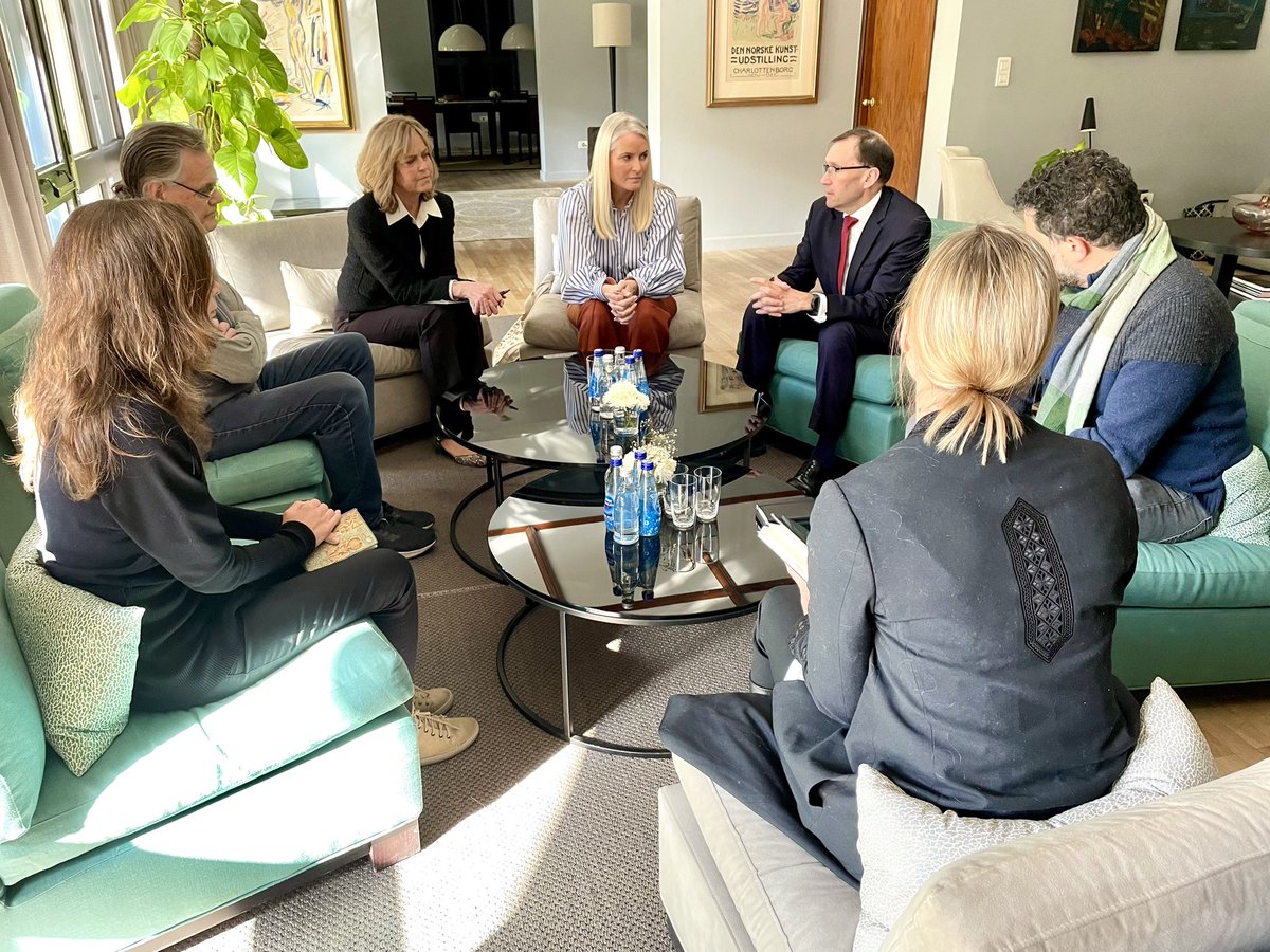 Grateful to meet <a href="/UNRWA/">UNRWA</a> <a href="/msf_arabic/">منظمة أطباء بلا حدود</a> <a href="/UNOCHA/">UN Humanitarian</a> #NORWAC personnel working in #Gaza.

While risking your own safety, you save lives &amp; heal.

Urgent need for:
• A lasting ceasefire.
• Protection of civilians &amp; civilian infrastructure.
• Access to humanitarian &amp; commercial supplies.