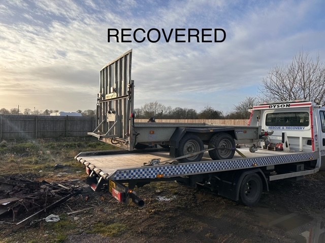 Good News Story: Officers from the unit assisted by @ASPSpecials @CanTrackGlobal recovered a Mini excavator along with X2 trailers from a location on the border of A&S – Wiltshire yesterday. #RuralCrimeMatters #EyesAndEars #SeeItReportIt #CollabrativeWorking