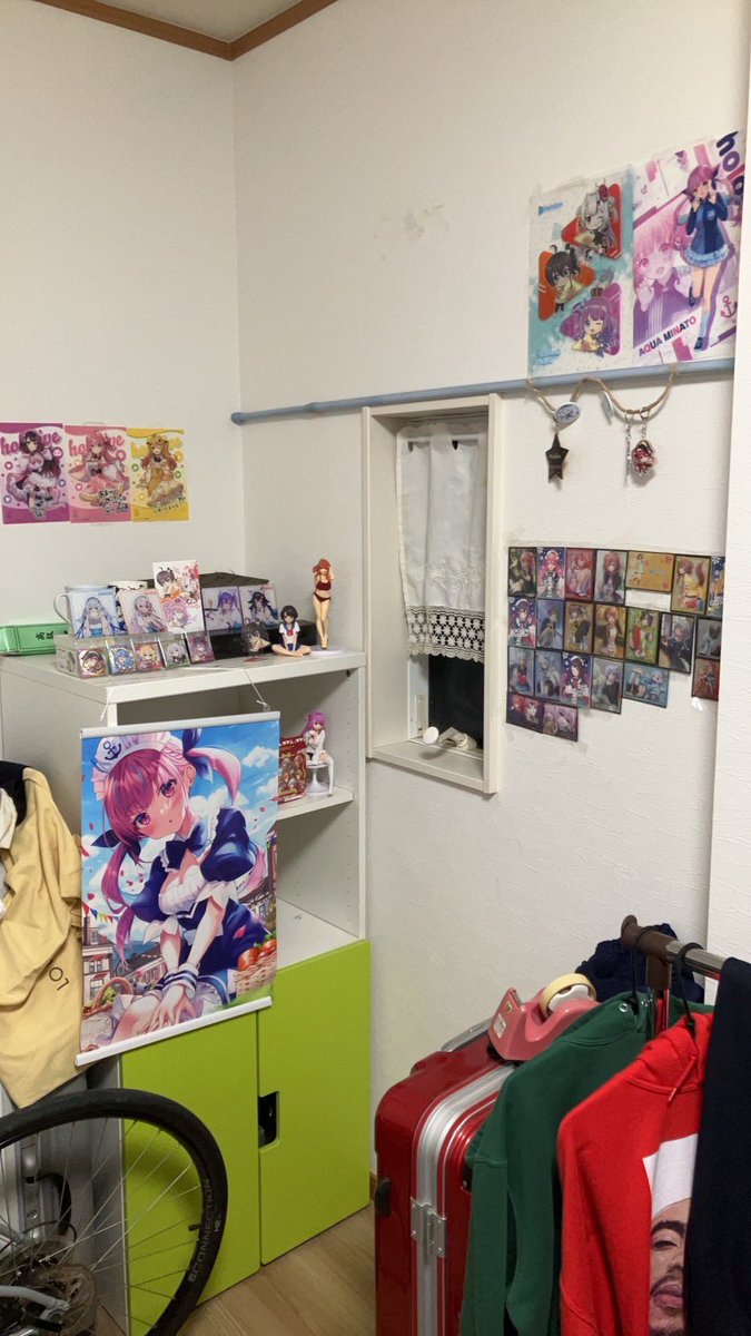 DLuiq's tweet photo. 一年前から今の部屋の変化 https://t.co/HbkLsGI2FL