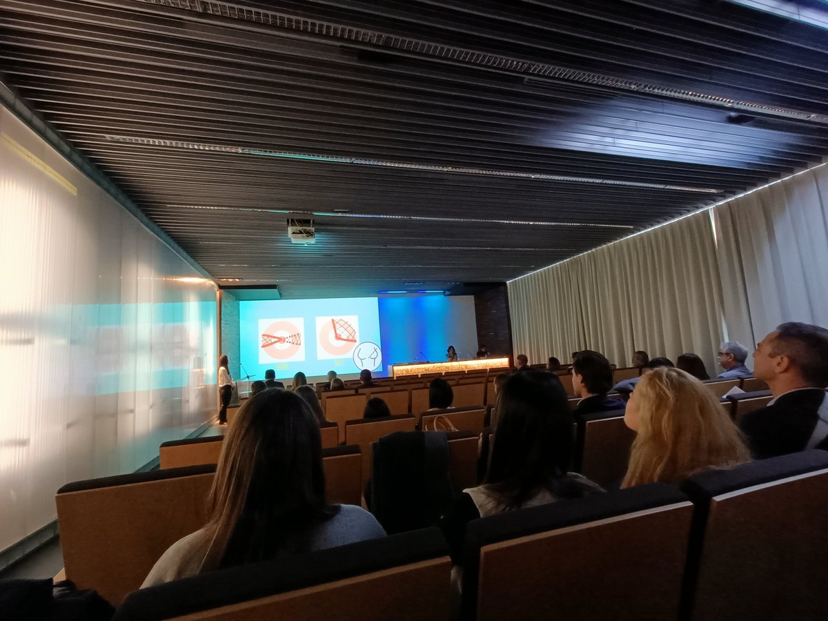 CirugiaHDrPeset's tweet photo. La Dra. Martínez presenta un vídeo de la Unidad de mama de nuestro centro: cirugía oncoplástica extrema en una paciente con neoplasia de mama bilateral. Cirugía oncológica y reconstructiva van de la mano. #SVC @GVADrPeset @GVAsanitat @Some4SurgeryIT1 @CharoMartGarc https://t.co/WckJNvOKwE