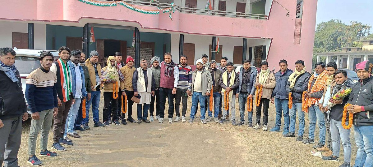 amardeepkrIND's tweet photo. पुर्णिया जिला युवा कॉंग्रेस उत्साह और ऊर्जा के साथ भारत जोड़ों न्याय यात्रा के स्वागत के लिए तैयार है। बिहार प्रदेश युवा कांग्रेस के प्रभारी बड़े भाई श्री बरिन्दर सिंह ढील्लों एवं युवा कॉंग्रेस के साथियों के साथ एकदिवसीय बैठक में शामिल हुआ। https://t.co/t1Q9Bx0vKw
