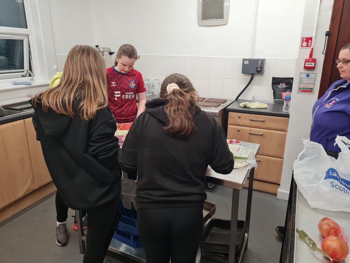 Pizza Wraps, Dodgeball & Football at Ballantrae Youth Club last night 🍕⚽️ Next week we've got Pancakes & Mocktails 🥞😋 #RuralYouthWork #ThisIsYouthWork