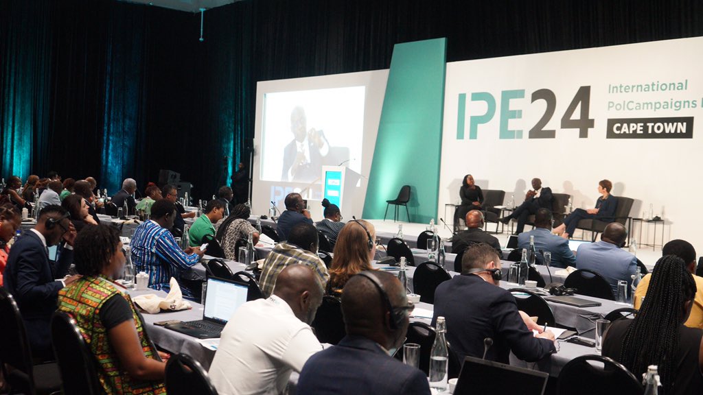 ShikamoCampaign's tweet image. Professor @rchlgibson4 and @pthigo discussed in-depth the statistical proof, case studies from around the globe, and global sentiments about AI. 
#IPE
#Shikamo