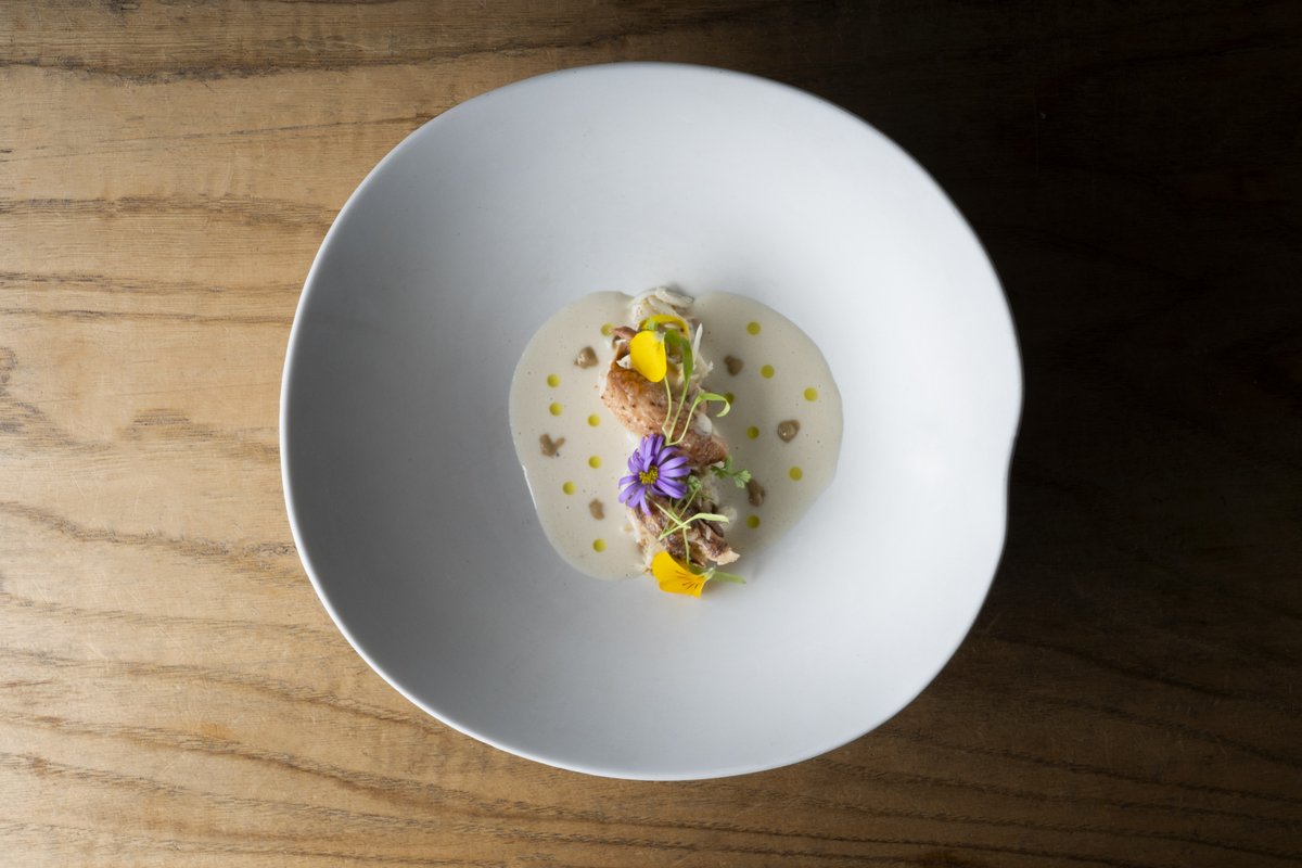 Gracias a Pepe Solla por su increíble talento y cariño. Que la búsqueda del mejor producto del mar sea siempre nuestro faro como el que nos une a proveedores tan insignes como Roberto de "Artesáns da Pesca", para lograr crear este menú tan único.