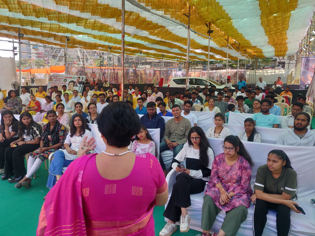 LavekarBharati's tweet image. Bharat ki Shakti, Yuva Shakti!

Elated to join hundreds of first time voters as Organized #NaMoNavMatData Sanmelan in #Versova_Vidhansabha . 

Hon&apos;ble PM Shri @narendramodi ji has ignited the spirit of India&apos;s youth towards building a developed &amp;amp; strong nation. Their enthusiasm…
