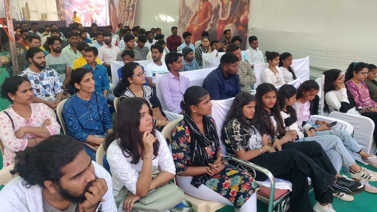 LavekarBharati's tweet image. Bharat ki Shakti, Yuva Shakti!

Elated to join hundreds of first time voters as Organized #NaMoNavMatData Sanmelan in #Versova_Vidhansabha . 

Hon&apos;ble PM Shri @narendramodi ji has ignited the spirit of India&apos;s youth towards building a developed &amp;amp; strong nation. Their enthusiasm…