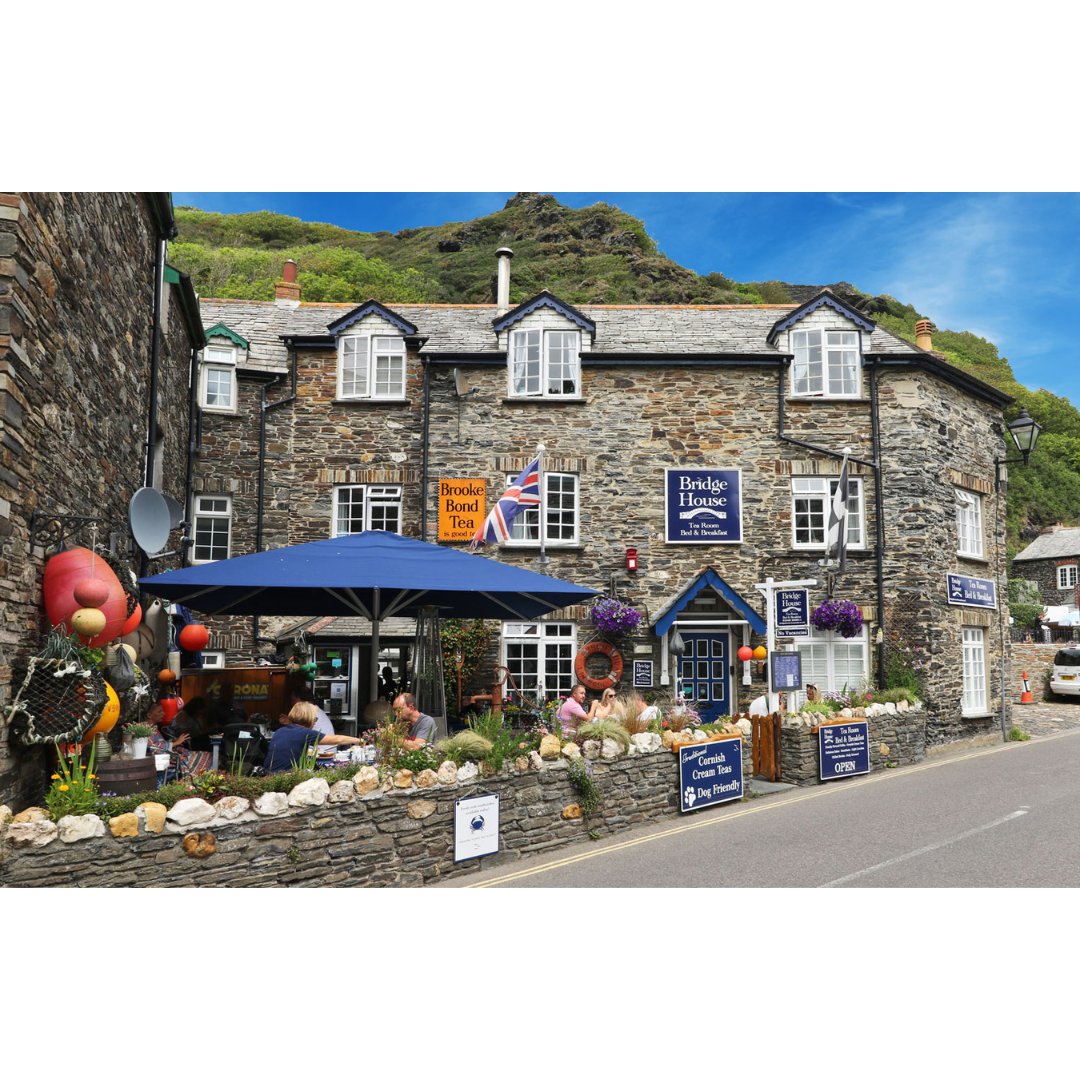 SBCProperty's tweet image. Bridge House Tea Room &amp;amp; Bed &amp;amp; Breakfast 📍
Boscastle, Cornwall

An outstanding character guest house and tea room 

Combined turnover in excess of £125,000 per annum

Opportunity to live and work in one of Cornwall’s most picturesque harbourside communities

#boscastle #cornwall