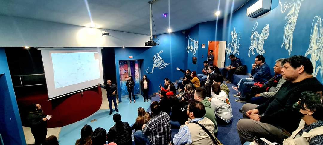 desierto_voces's tweet photo. 🌌 Planetarium Torreón ilumina a los medios 📸🎙🎶 Voces del Desierto se prepara para el eclipse solar 2024 con una exclusiva capacitación del Planetarium y OCV Torreón. ¡Juntos hacemos historia astronómica en La Laguna! 🌞🔭 #Eclipse2024 #PlanetarioTorreón https://t.co/8BxIcqgxC1