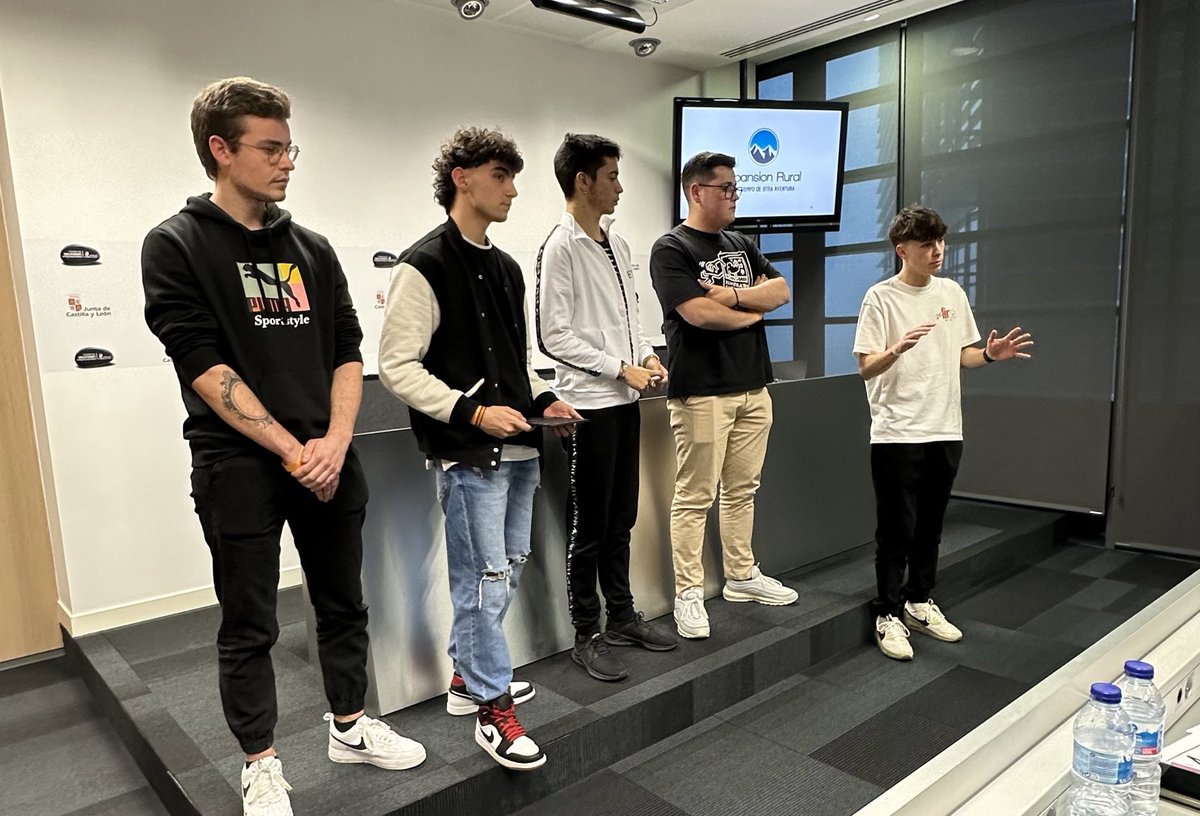 😰 Nervios a flor de piel, damos comienzo a las presentaciones por equipos 🔥

En esta fase los participantes #FP expondrán sus ideas y proyectos aspirando a llegar a la #FinalFour, la última fase del #Hackathon #FPUPCyL.

<a href="/FundacionEFCL/">Fundación Empresa Familiar de Castilla y León</a> <a href="/EFCyL/">Empresa Familiar CyL</a> <a href="/CABK_Dualiza/">CaixaBank Dualiza</a> <a href="/diverxiamlg/">Diverxia Consulting</a> <a href="/jcyl/">Junta de Castilla y León</a>