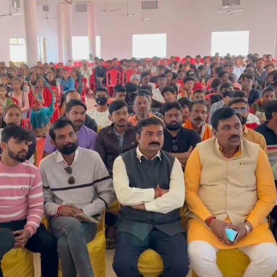 Ravindravarma_'s tweet photo. भारतीय जनता युवा मोर्चा जिला खरगौन द्वारा जिले की  प्रत्येक विधानसभा में 2 नवमतदाता सम्मेलन आयोजित ��िये गये, देश के लोकप्रिय प्रधानमंत्री श्री @narendramodi जी के संबोधन को समस्त नवमतदाताओं ने सुना !
#MeraPehlaVoteModiKo 
#NaMoNavMatData 
@MPBJYM
@vaibhavpawarmp @rohit_chahal https://t.co/j7rcbtM7V5