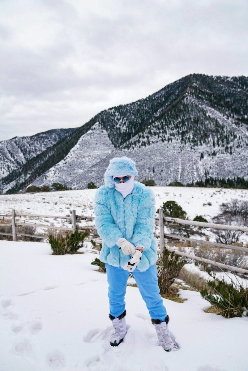 No te arrepientas de lo que hicistes ayer ni planees para el futuro, porque el ayer ya pasó y el manaña es inseguro.
