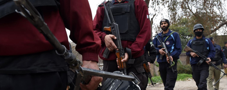 7_brbrbr's tweet photo. 🔸#Pakistan🇵🇰: 🚨Law Enforcement Agencies successfully bust a 17 member cell of Pakistani #Taliban (#TTP) militants in #Karachi.

🔸The suspects were involved in raising funds for the leadership in #Afghanistan through extortion.

#Security #Terrorism #SouthAsia https://t.co/b5jLvIJ5jN