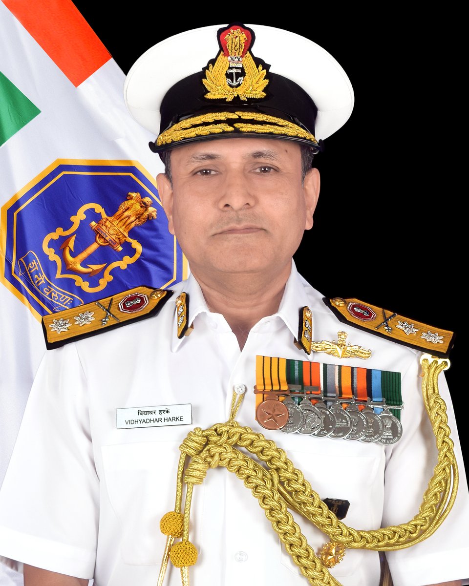 RAdm V Harke, VSM, assumed duties of Chief Staff Officer (Operations) at #HQWNC. An Anti-Submarine Warfare specialist, the officer has the distinction of being the Commissioning Commanding Officer of #INSVikrant. @DefenceMinIndia @AjaybhattBJP4UK @SpokespersonMoD @IN_R11Vikrant