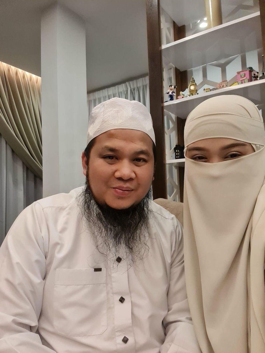 Bidadariku, terima kasih menemani perjuangan ini. I love you till jannah ❤❤