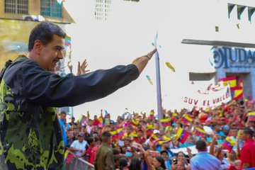 📢¡𝐀𝐬í 𝐥𝐨 𝐃𝐢𝐣𝐨!🇻🇪 Pdte. @NicolasMaduro: Jamás me he rendido y jamás me rendiré ante el imperio. Si algo me pasa dejo en manos de ustedes el futuro del pueblo, deben activar la furia bolivariana #DiálogoYDiplomacia