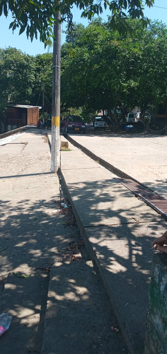 Chuchocatano50's tweet photo. Desolado, se aprecia el puerto principal de Solano, Caquetá, en el tercer día de parálisis del transporte fluvial. Ni al gobierno local, ni al comando de la base aérea de Tres Esquinas, ni  al @mindefensa , ni al @ComisionadoPaz , ni al presidente @petrogustavo les importa. https://t.co/pDfaVZGdoV
