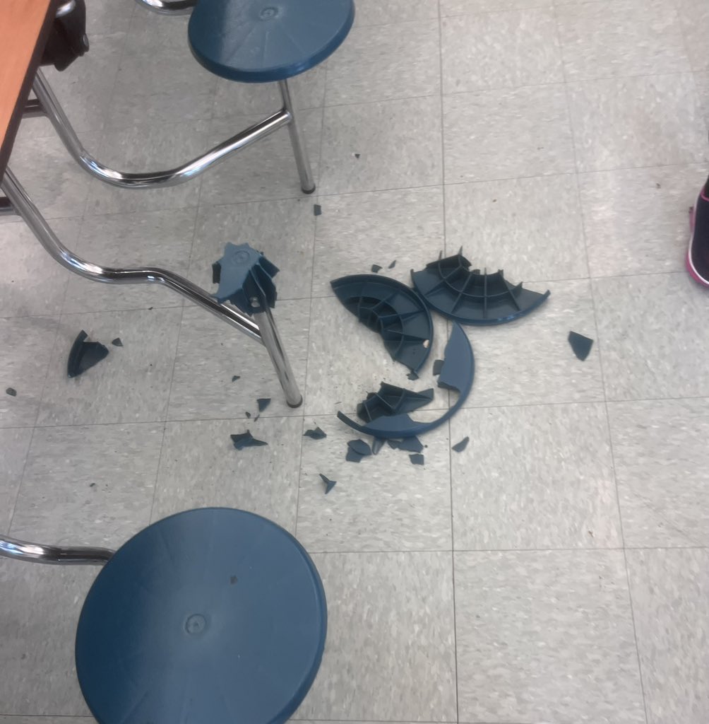 kashdoll_natty's tweet photo. my ass so fat it done broke the chair 🤦🏾‍♀️ https://t.co/gicrxxioHI