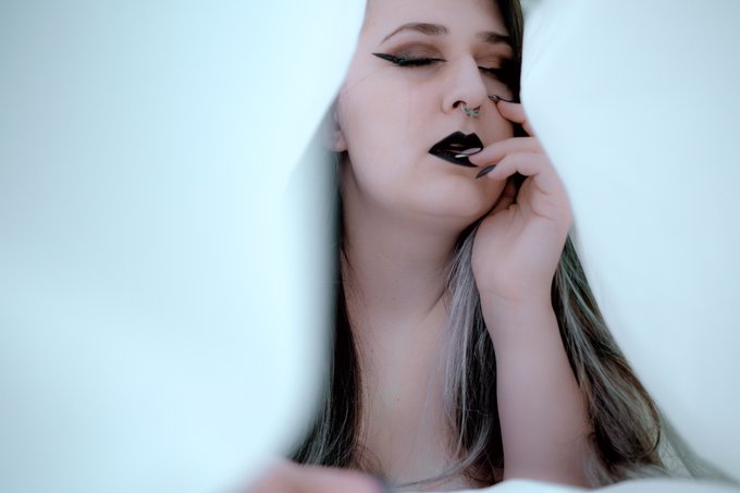 Hide away with me 🖤🖤🖤 https://t.co/c8tTKvci9a