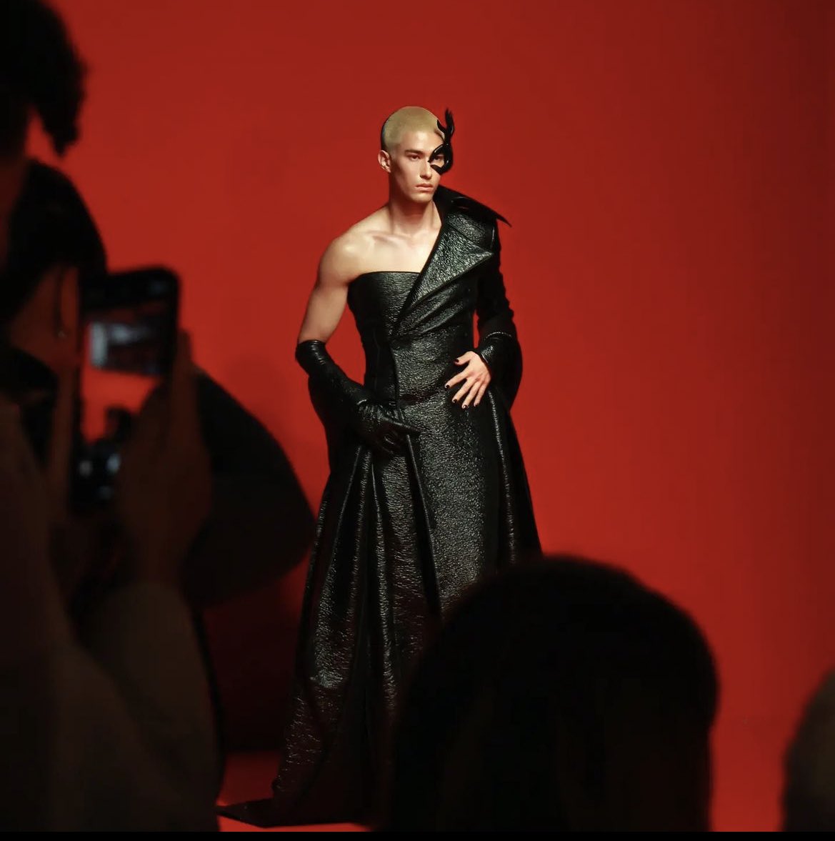 muglare's tweet photo. Mika walking for Robert Wun SS24 Couture https://t.co/p6yaihd1nm