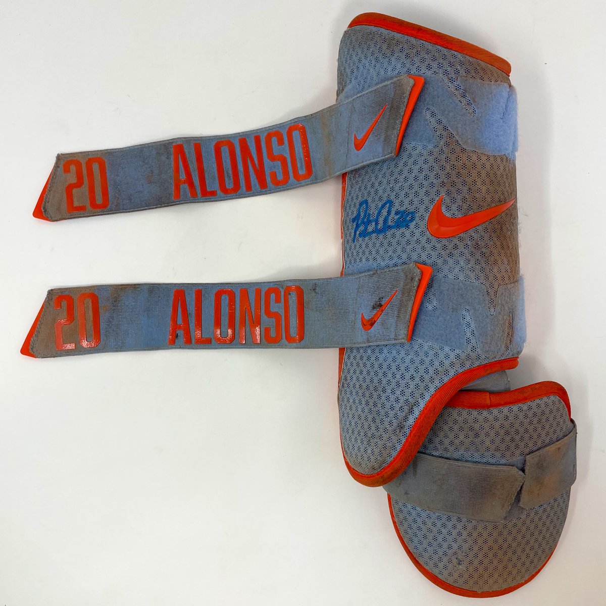 MetsMemorabilia's tweet image. One of a kind! Pete Alonso autographed ankle guard now available on this week’s auction. #Mets #LGM #NYM
BID NOW 👉 bit.ly/498meac