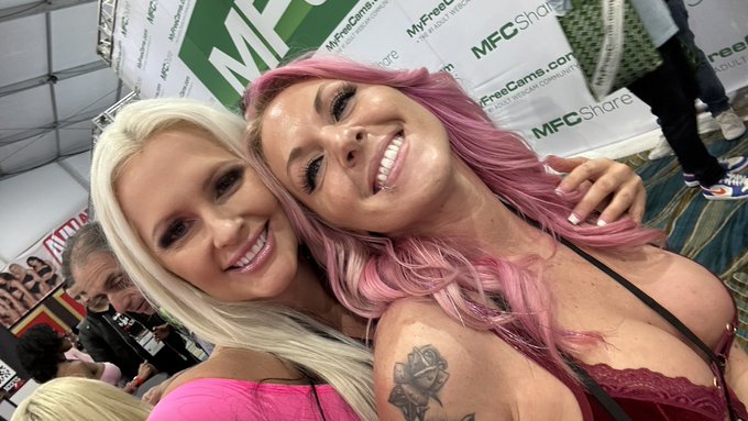 Ran into this cutie @KellyStylesTX yesterday at the @elevatedx booth ? https://t.co/MavyfYBec2