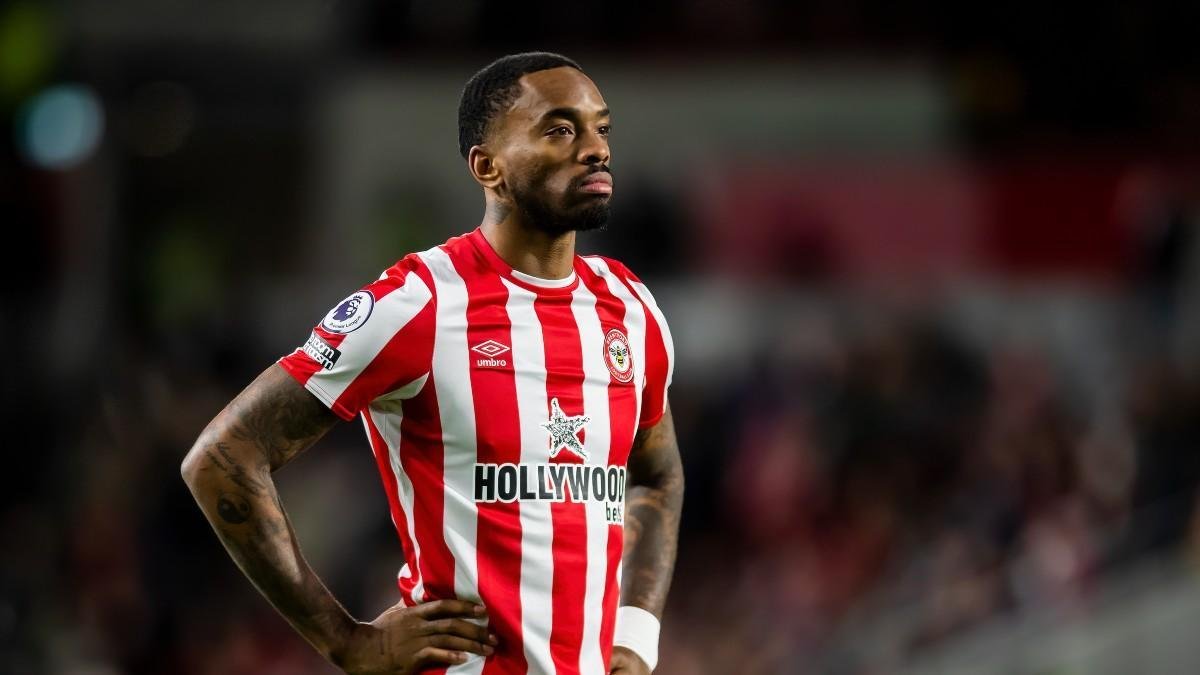 Manchester United se suma a la pija por el delantero Ingles, jugador del Brentford, Ivan Toney (27). [Athletic]