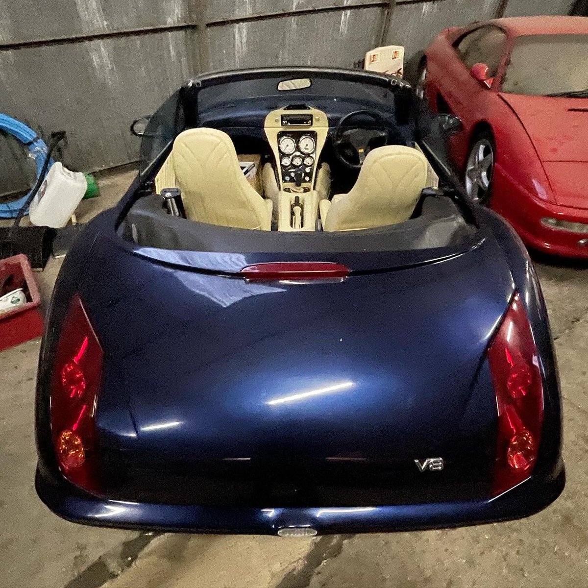 Popbangcolour's tweet image. Today’s 10 internet points: 

The model &amp;amp; brand of the car 🤔🚙

…and 5 bonus points for naming which make &amp;amp; model of car the rear light cluster originates from? 💡

 #internetpoints