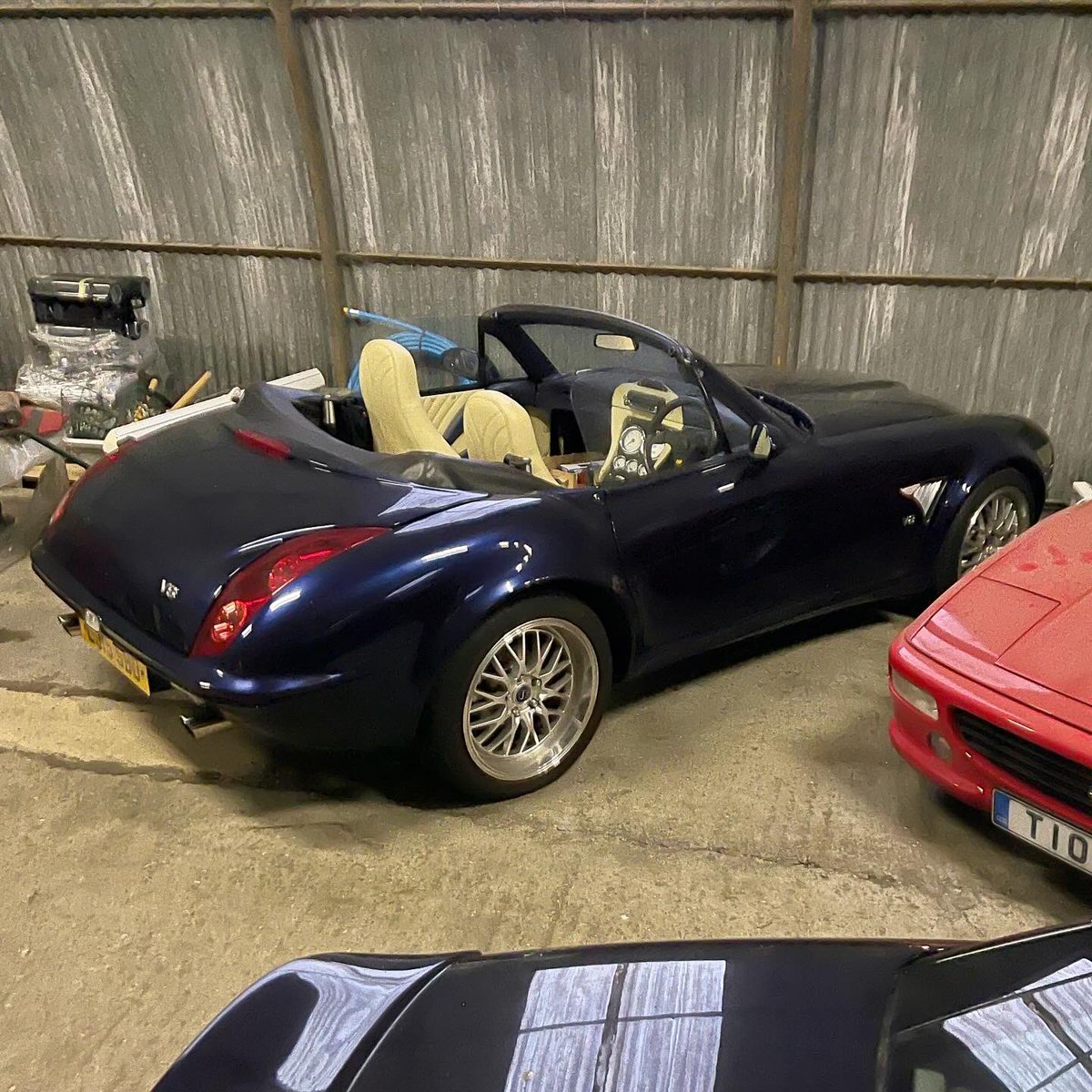 Popbangcolour's tweet image. Today’s 10 internet points: 

The model &amp;amp; brand of the car 🤔🚙

…and 5 bonus points for naming which make &amp;amp; model of car the rear light cluster originates from? 💡

 #internetpoints