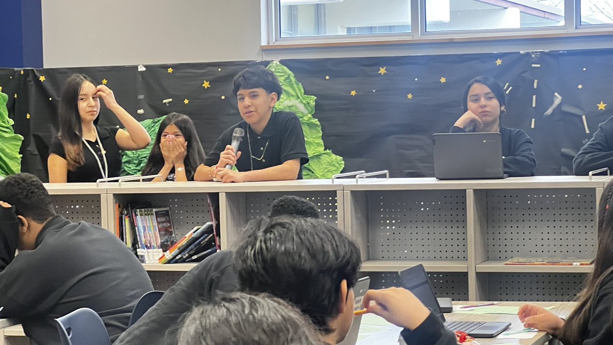 puentedisd's tweet photo. Our phenomenal teacher, Mr. Auck, is taking Amplify to new heights by engaging in meaningful discussions about the text through debate! #AmplifyLearning #DebateAndLearn @BarksdaleCl @ACEDallasISD @SBarrios_DISD https://t.co/XQNhCU5Pwh