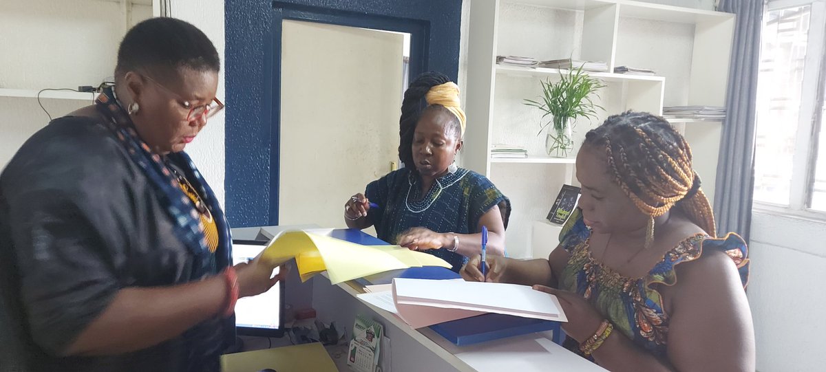 KahWalla's tweet photo. Give a 👏🏿💪🏿👊🏿 to these women who came together in no time to demand justice for victims in Cameroon: 
@montrelz
@rose_tande 
@judithnwana
@africatechie
@AliceNkom
@Klari237
@goldenbrain__8 

Special shout out to @TathiViviane @mvengcaroline &amp; others working directly with victims. https://t.co/T2swovO0NG