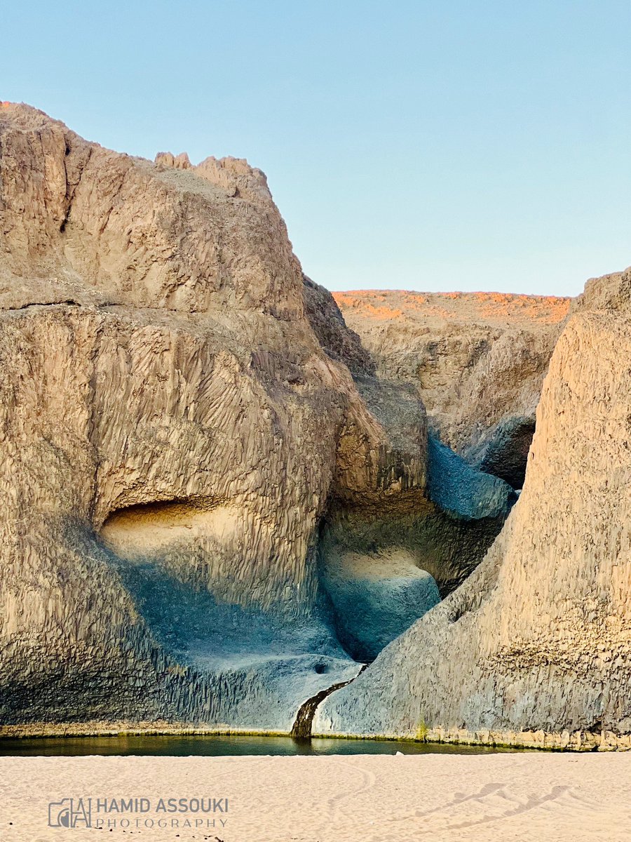 AssoukiHamid's tweet photo. Thread ✅⬇️La cascade de Timia est un véritable joyau naturel. Elle est située à Timia dans la région de l'Agadez, La cascade offre une vue spectaculaire avec ses eaux cristallines qui tombent dans un bassin entouré de rochers, #visteagadez #visitniger #Agadez #Niger #TIMIA https://t.co/zb2fROH8iD