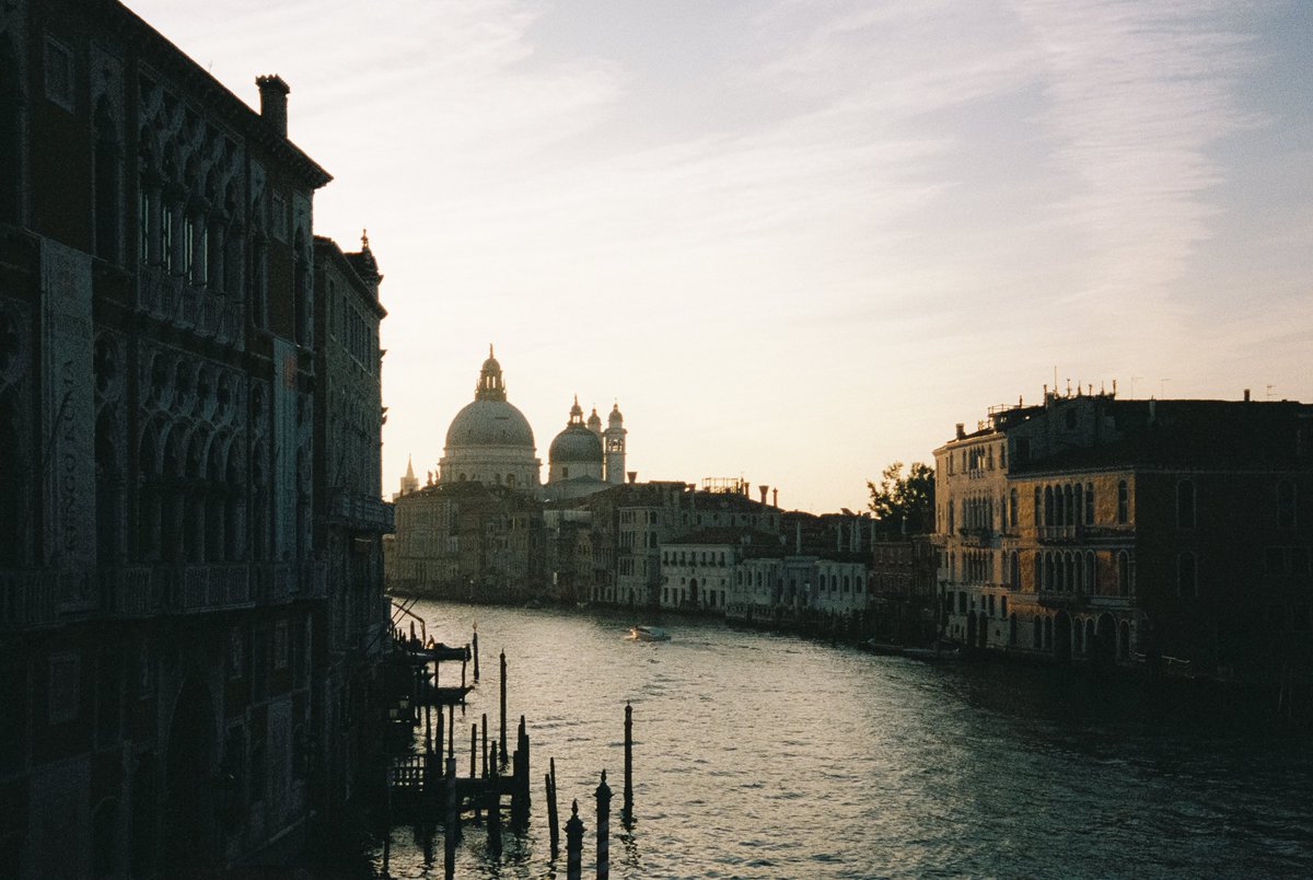 michaelboegl's tweet photo. Venice on 35mm film 🎞️ https://t.co/5euI7XFlGa