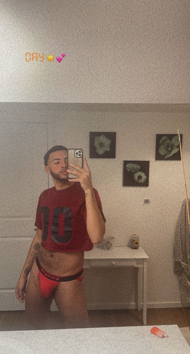 dayday548's tweet photo. Who’s cumming to see me Saturday night at massive night club Seattle?? I’ll be shaking ass and giving kisses 😘 https://t.co/rC6an6xwms
