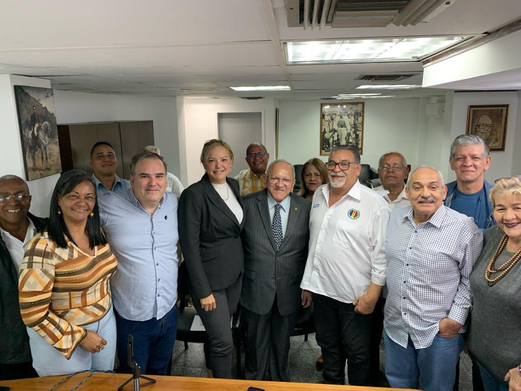 ADECOSCHACAO's tweet photo. #25Ene Nuestro Secretario General Nacional @adbernabe reunido Hoy en la oficina Nacional de Organización con los compañeros @ADNixonM @mydonascimento y el buró nacional de Asuntos Municipales y Acción Comunal en el marco del fortalecimiento de las estructuras municipales #ADecas https://t.co/QFAi2NWvbL