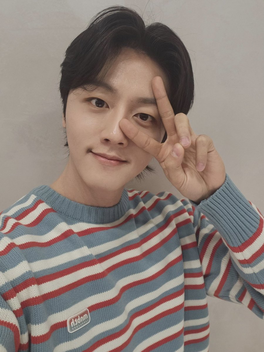 SF9official's tweet photo. 보고싶다 판타지❤️
#SF9 #YOUNGBIN https://t.co/9Z5m8j0fdX