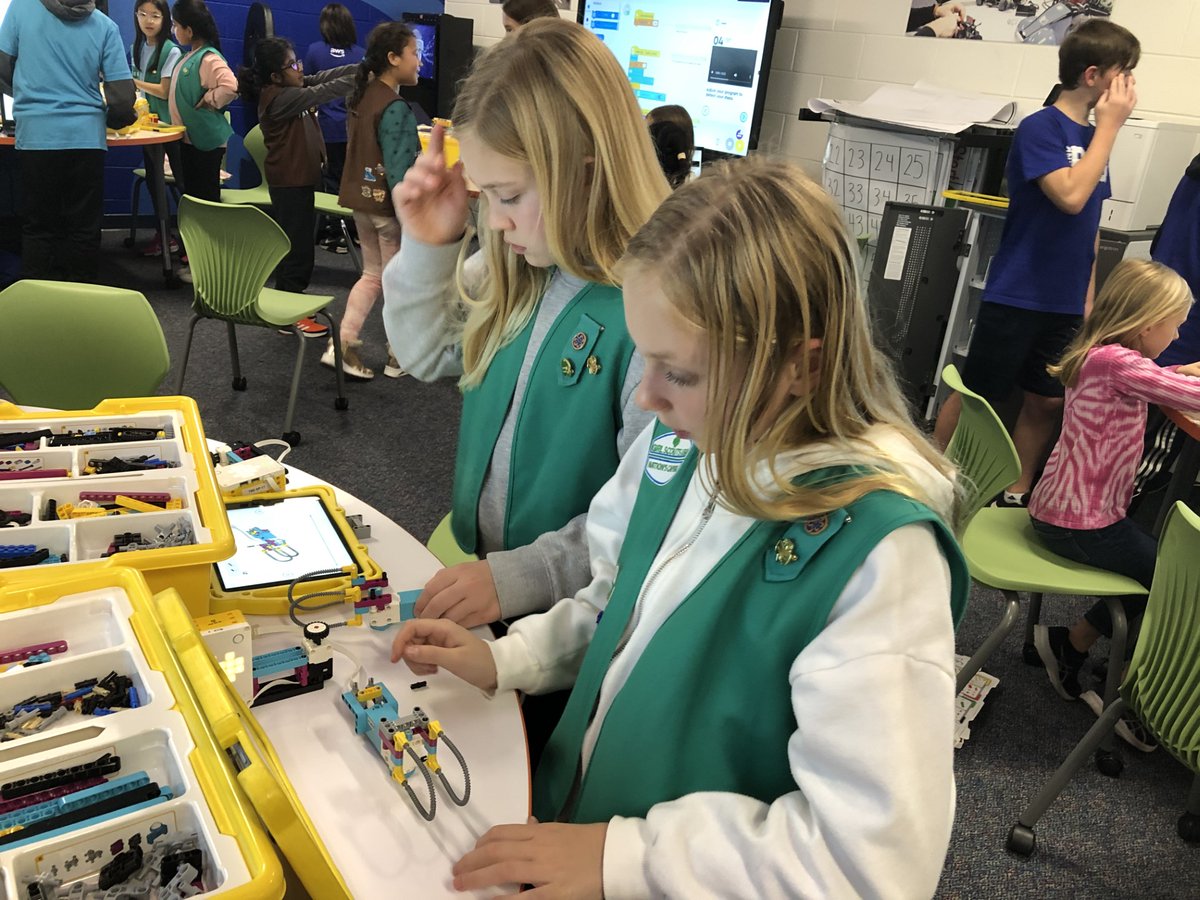 csforlcps's tweet image. Last night, the #AWSThinkBigSpace student helpers from @JLSMS_Official &amp;amp; Alex Andos led the learning so that two Girl Scout Troops could earn their Technology Badge. Thank you @LoudounChamber @PaperfishJen @KariMLeesburg for making this community outreach happen! #csforlcps