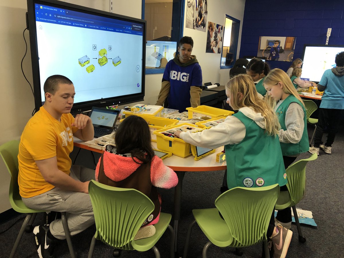 csforlcps's tweet image. Last night, the #AWSThinkBigSpace student helpers from @JLSMS_Official &amp;amp; Alex Andos led the learning so that two Girl Scout Troops could earn their Technology Badge. Thank you @LoudounChamber @PaperfishJen @KariMLeesburg for making this community outreach happen! #csforlcps